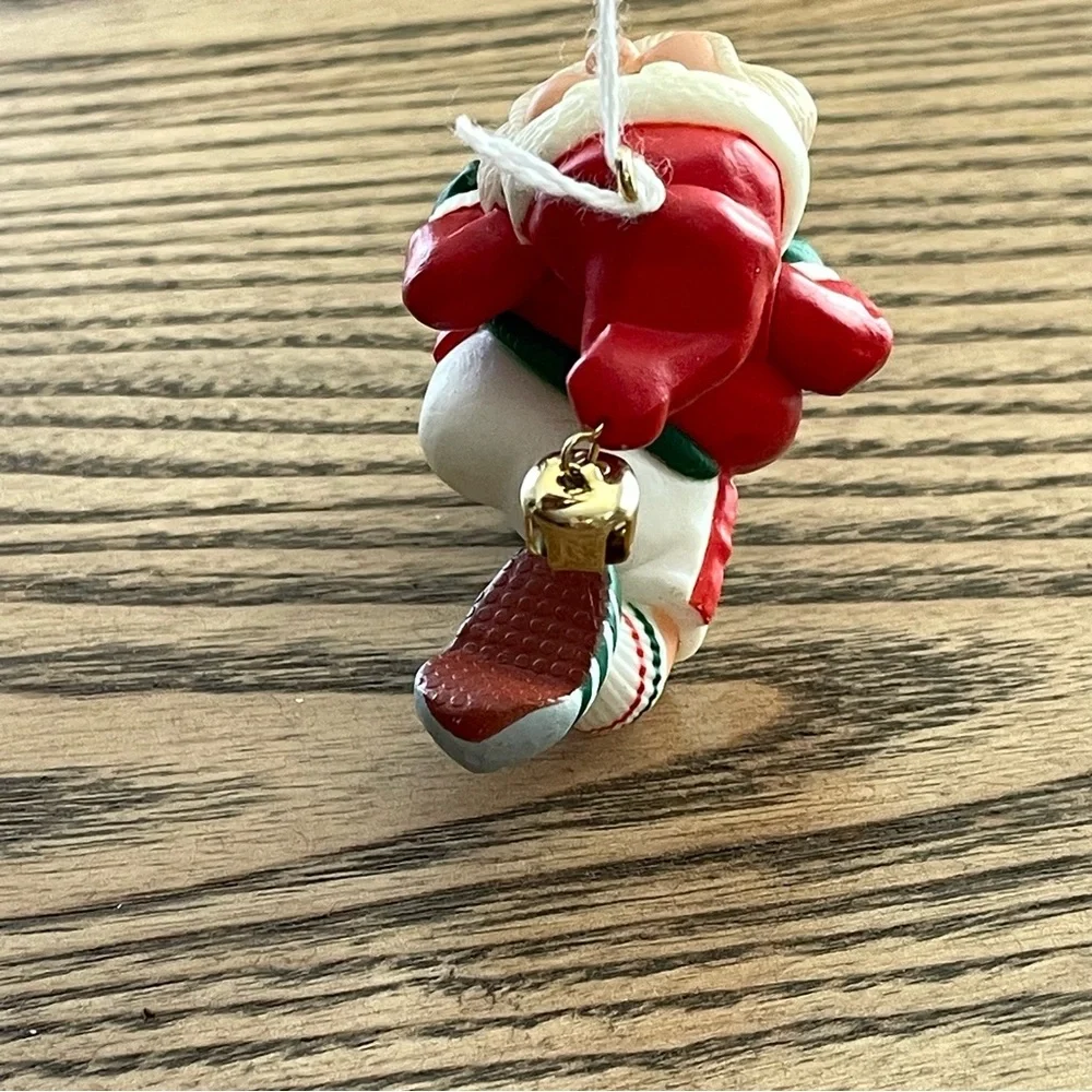 Vintage‎ Hallmark Santa Jogging 1982 Christmas Ornament
